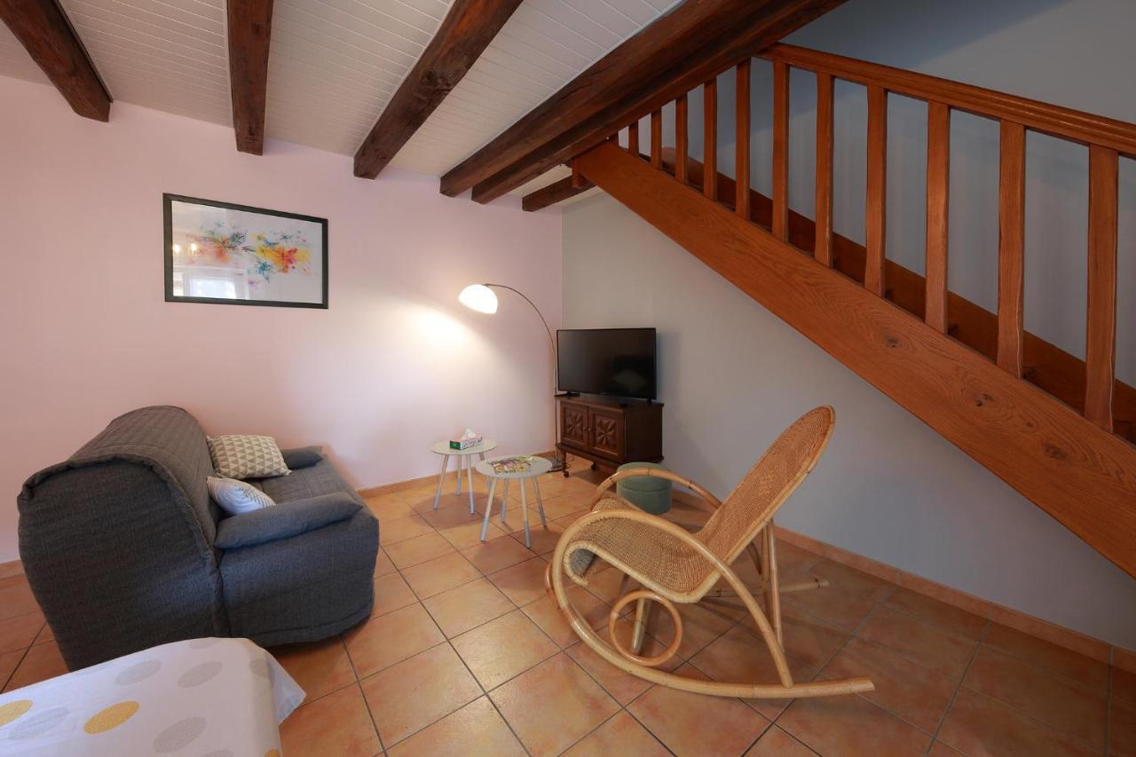 Gite La Loge Des Fees Latille Ngoại thất bức ảnh